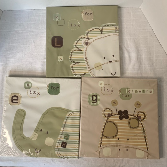 COCALO| Nursery Wall Art. Baby giraffe, lion and elephant. - Picture 1 of 7